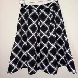 Express Elegant Black and White Geometric Skirt Size 4